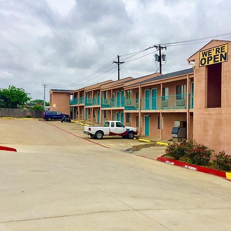 Crown Inn Grand Prairie Bagian luar foto