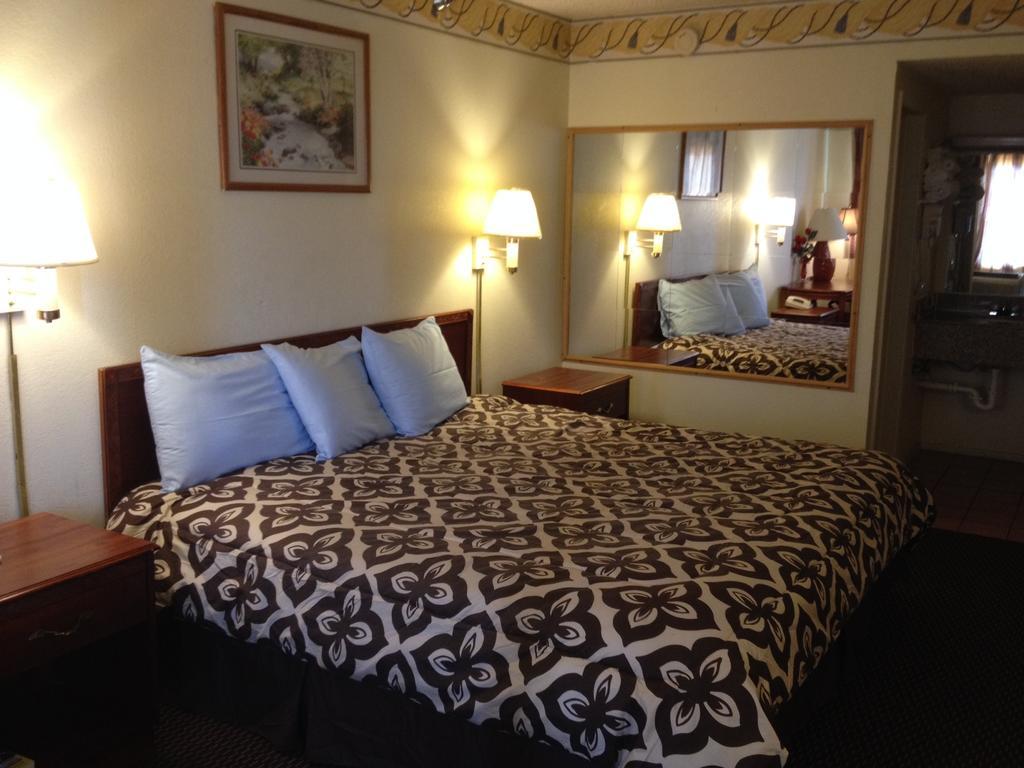 Crown Inn Grand Prairie Ruang foto