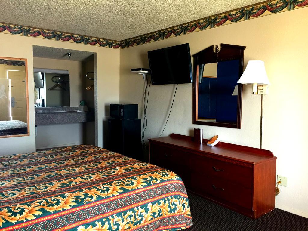 Crown Inn Grand Prairie Bagian luar foto