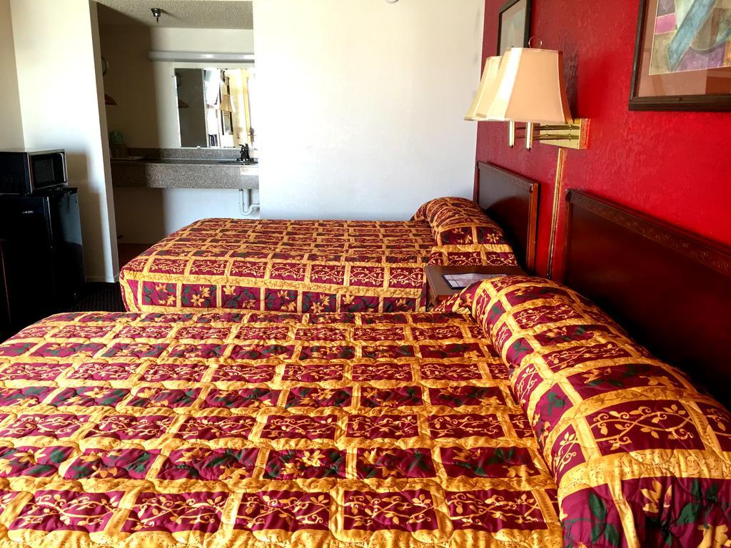 Crown Inn Grand Prairie Bagian luar foto