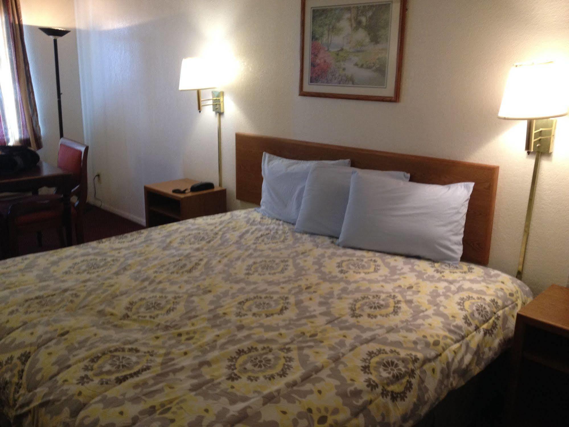 Crown Inn Grand Prairie Bagian luar foto