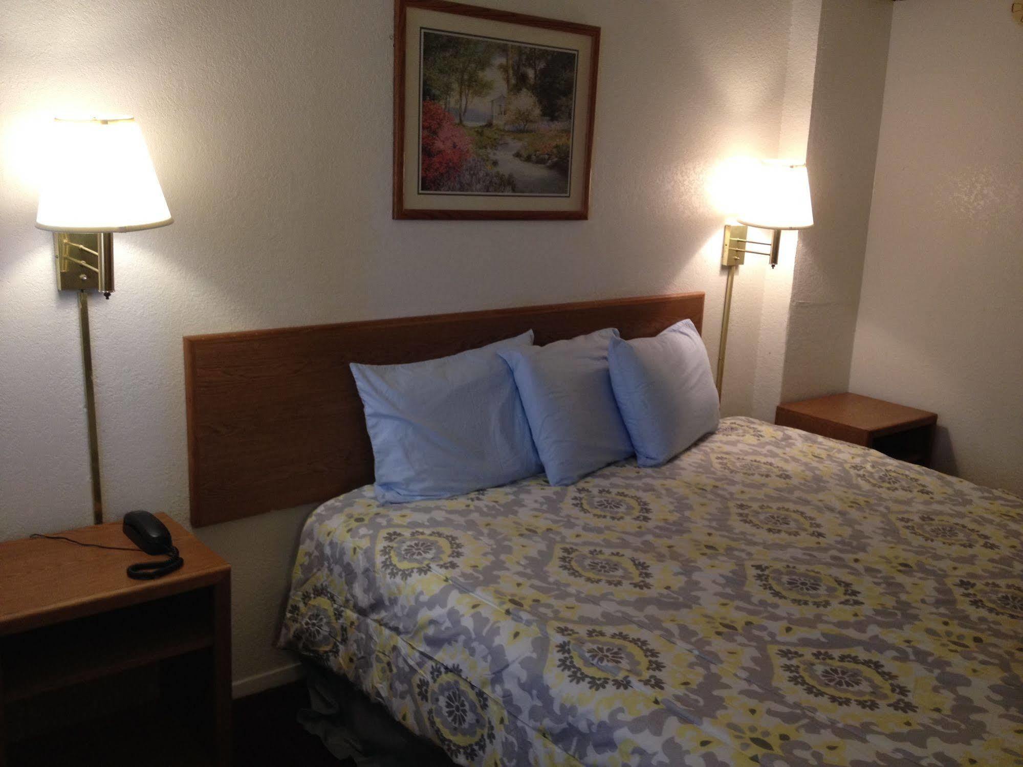 Crown Inn Grand Prairie Bagian luar foto