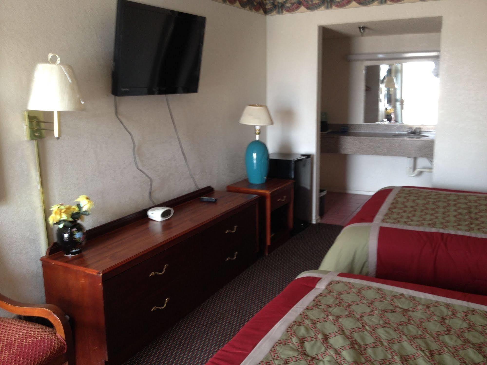 Crown Inn Grand Prairie Bagian luar foto