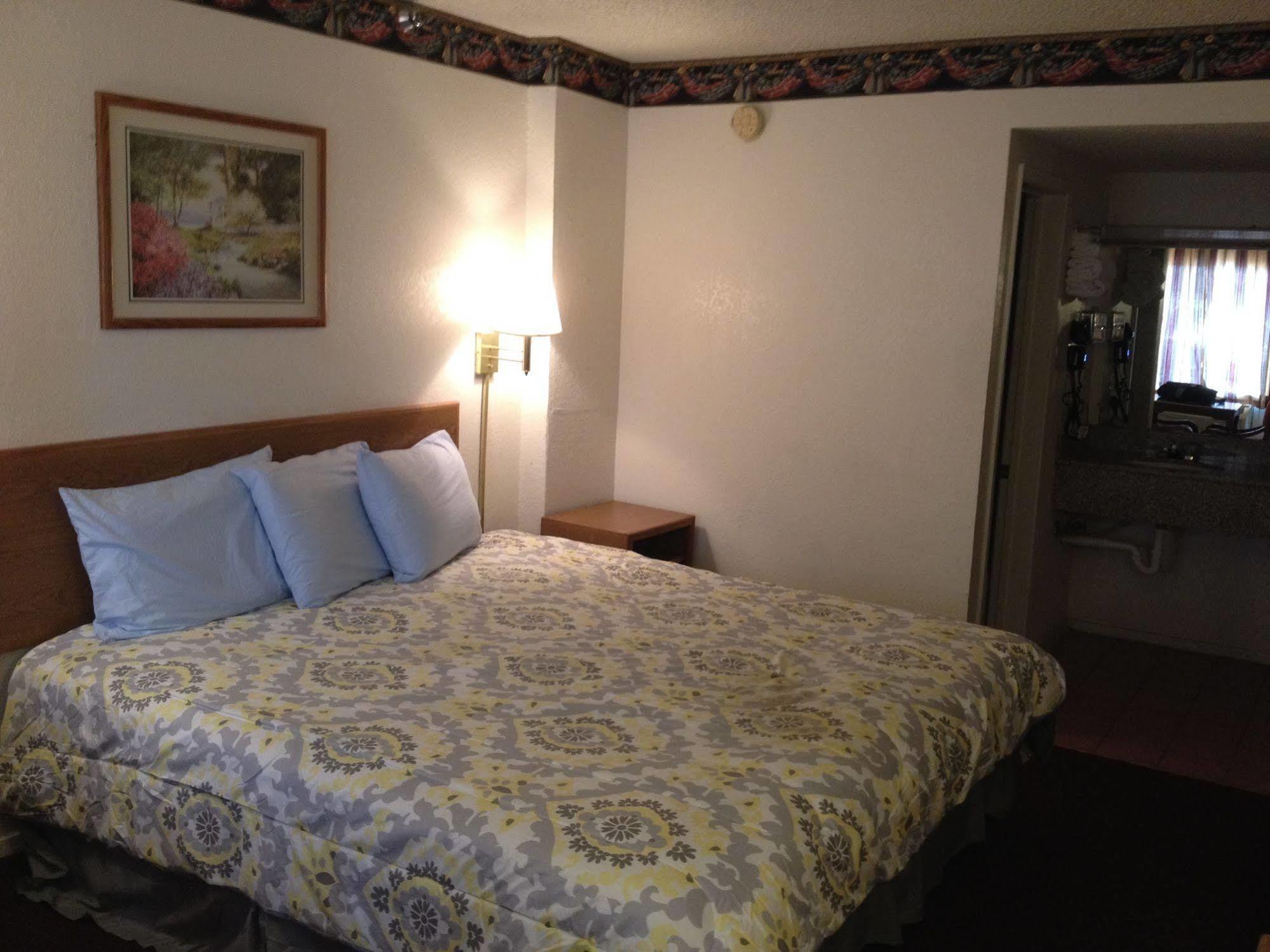 Crown Inn Grand Prairie Bagian luar foto